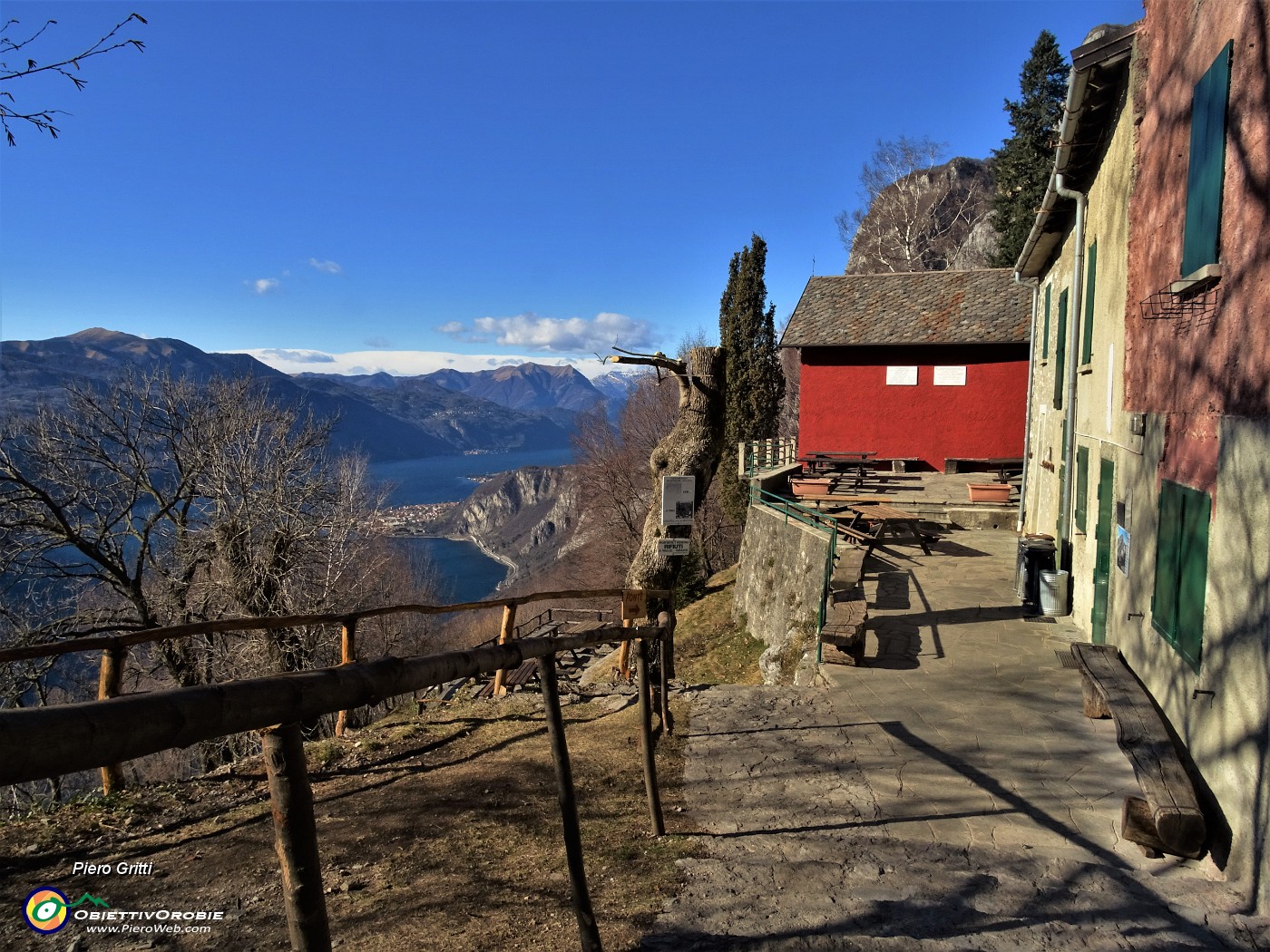 61 Rif. Piazza (767 m) panoramico su...Quel ramo del Lago di Como.JPG